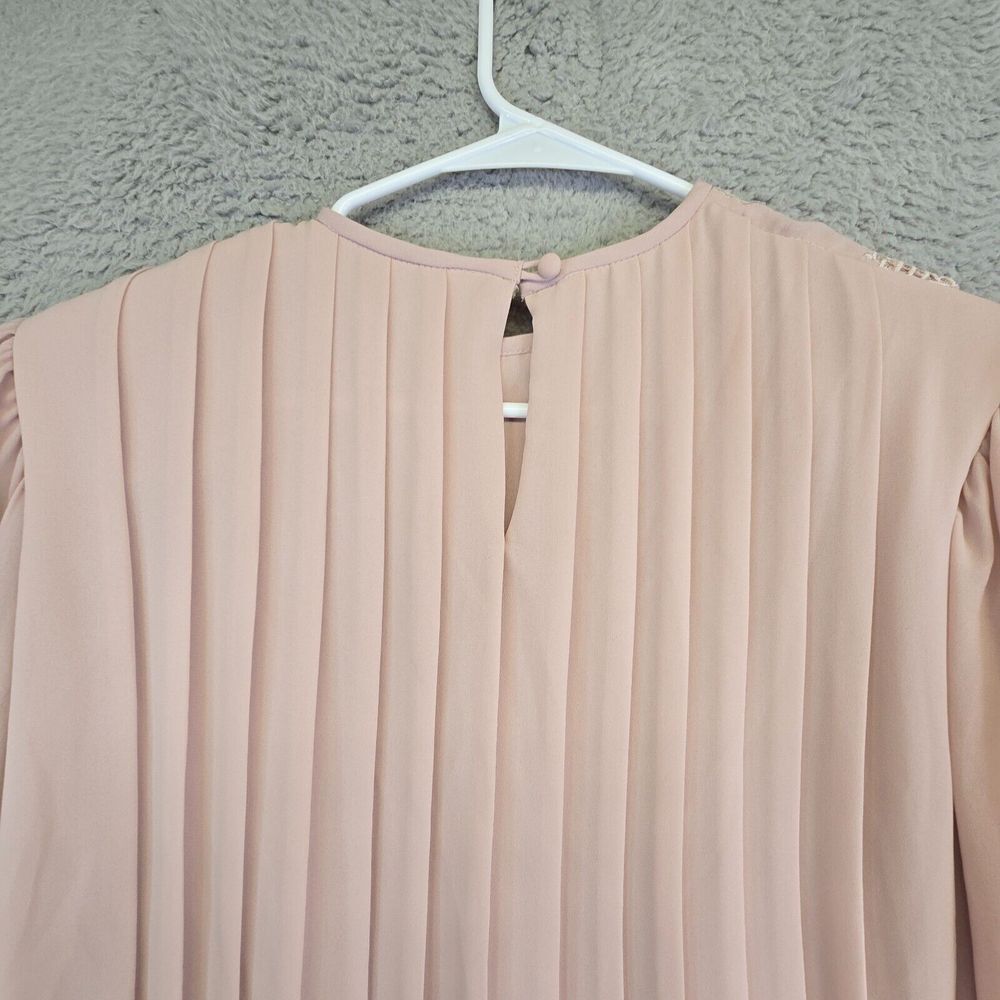 Elegant Pink Blouse with Lace Detail - Picture 5 of 16